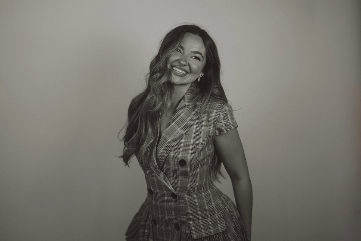 Lauryn Squyres, artist inspired by Disney and the Southwest Deserts.