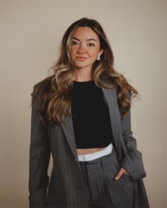 about the Artist - Lauryn Squyres